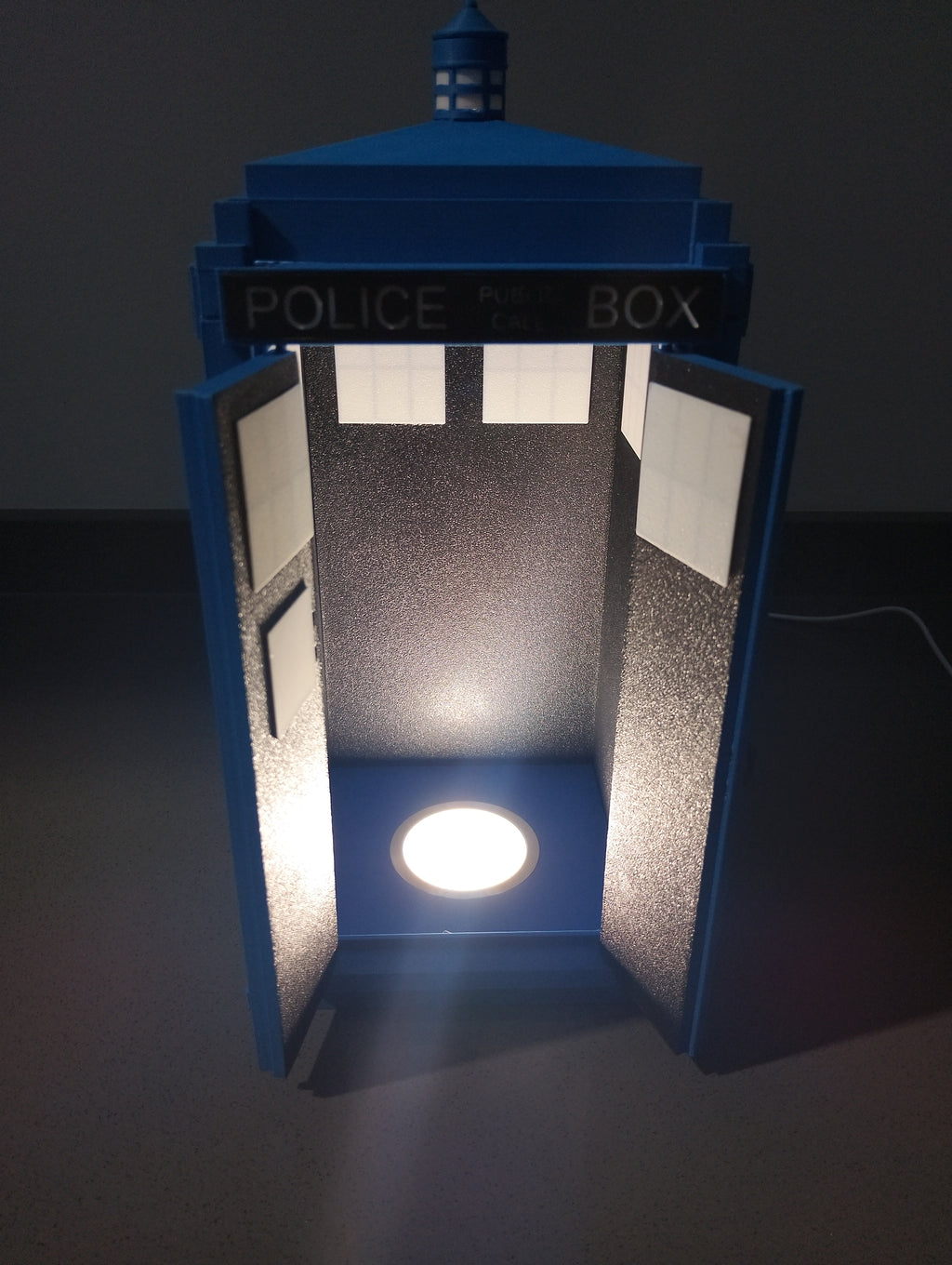 Dr Who Tardis lamp